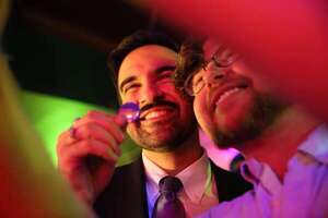 Prensa de Nueva York recibe a Mamdani entre la hoz y el martillo y el triunfo progresista - Mundo - ABC Color