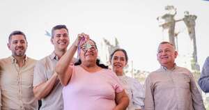 La Nación / Gobierno entregó viviendas a 32 familias en Humaitá