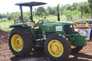 MAG entrega tractores e inaugura centro de acopio en Cerro Corá