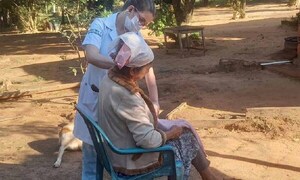 Personas mayores reciben atención especializada durante jornada de salud en Coronel Oviedo – Prensa 5