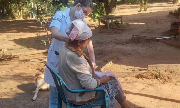 Personas mayores reciben atención especializada durante jornada de salud en Coronel Oviedo – Prensa 5
