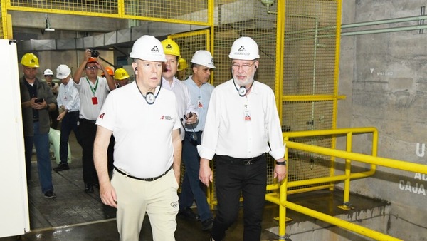 Príncipe de Mónaco visitó Itaipú y destacó su magnitud