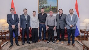 Gobierno distribuirá 100 ambulancias en todo el país y ya suman 220 las adquiridas por Itaipú