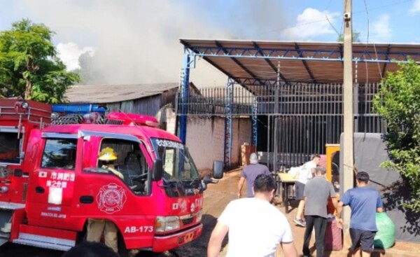 Incendio afecta una vivienda en el barrio Remansito  