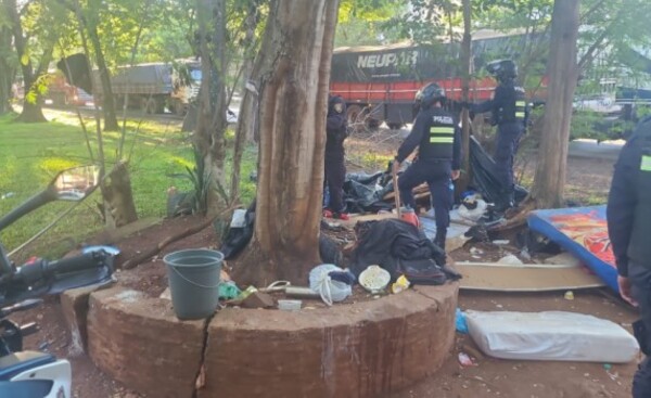 Desmantelan carpa utilizada por indigentes al costado de Lago Shopping