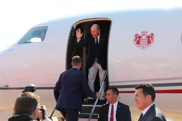 Alberto II de Mónaco concluye visita oficial a Paraguay y viaja a Brasil para la COP30 - Nacionales - ABC Color