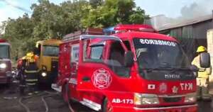 La Nación / CDE: en voraz incendio de una vivienda adultos mayores se salvan de milagro