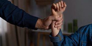 Popular / Hernandarias: Investigaran abren a un hombre por agresión a su madre y hermana