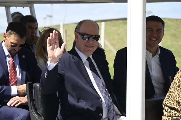 Elogios del Príncipe Alberto II de Mónaco en su visita al COP - Polideportivo - ABC Color