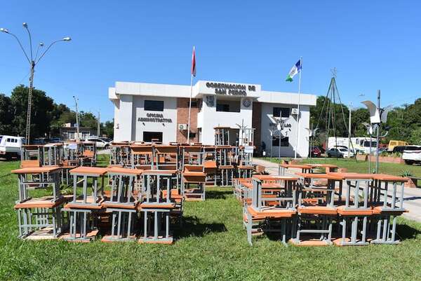 Gobernación entregó mobiliarios a instituciones escolares de la zona sur de San Pedro - Nacionales - ABC Color