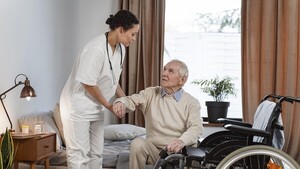 Un rostro silencioso y femenino: la economía del cuidado equivale al 22,4% del PIB