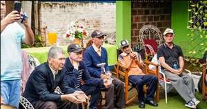 La Nación / Proponen que adultos mayores paguen menos por agua y luz