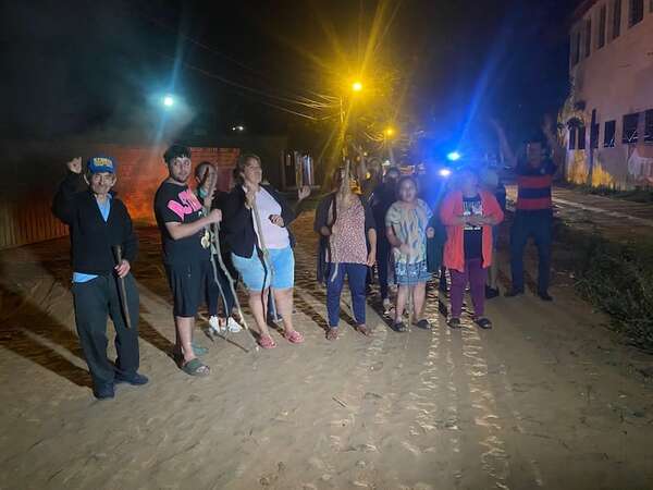 Luque: vecinos de Isla Bogado protestan por pésimo servicio de transporte - Nacionales - ABC Color