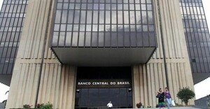 Banco Central de Brasil mantiene su tasa de interés de referencia en 15%