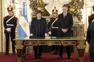 Javier Milei rechaza peticiones para que el peso flote libremente - Mundo - ABC Color