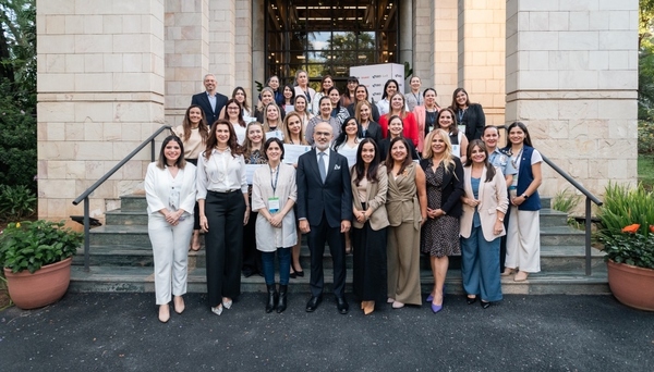BID y MEF celebran programa de liderazgo femenino con 27 nuevas egresadas