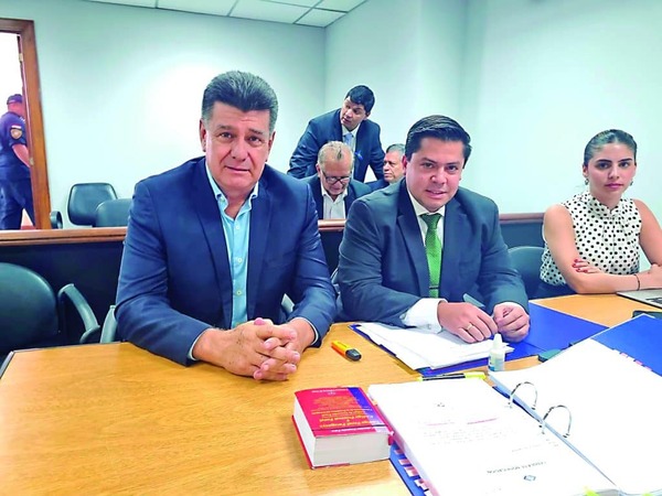 Tribunal decreta sobreseimiento definitivo de Efraín Alegre