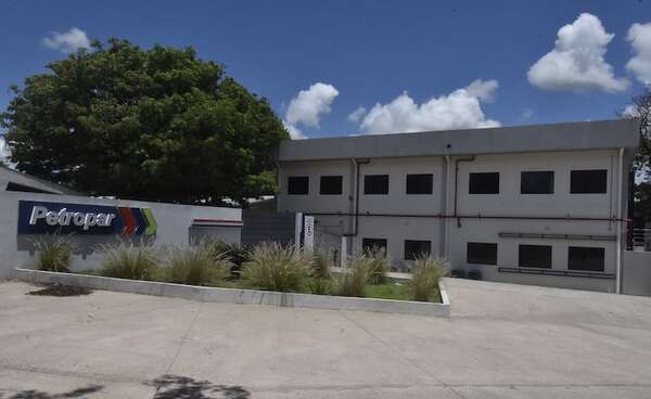 Petropar apuró otra compra “urgente” de gasoil tras incumplimiento de firma catarí - Economía - ABC Color