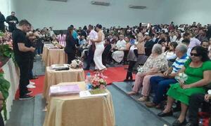 Torrencial lluvia no fue impedimento para que 220 parejas se juren amor eterno – Prensa 5