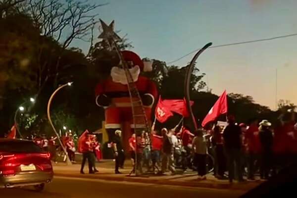 Acusan a adherentes de candidato colorado de destruir decoraciones navideñas en Ciudad del Este - ABC en el Este - ABC Color
