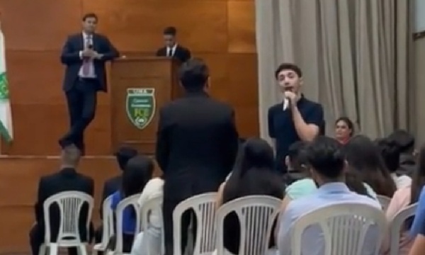 Estudiante enfrenta a “Beto” Ovelar y lo acusa de nepotismo en plena conferencia en la UNA - OviedoPress