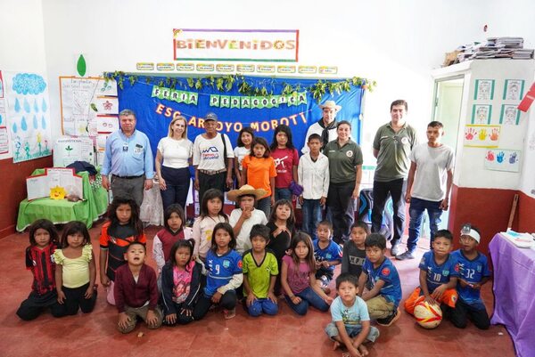 Gobierno de Itapúa acompaña jornada educativa y ambiental en escuela indígena de Alto Verá
