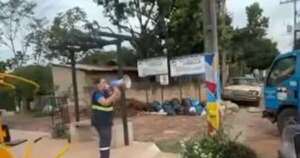 Diario HOY | “Anive la pende puerco”: con megáfono, piden a familia de San Antonio que tire su basura