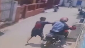 Video: Pidieron un motobolt desde la Chacarita para asaltarlo y apuñalarlo