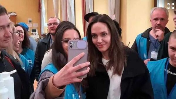 Angelina Jolie de visita a Ucrania