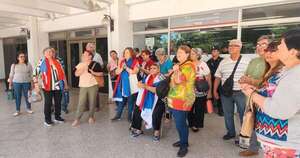 La Nación / Jubilados municipales recrudecen protesta por la falta de pago de sus haberes