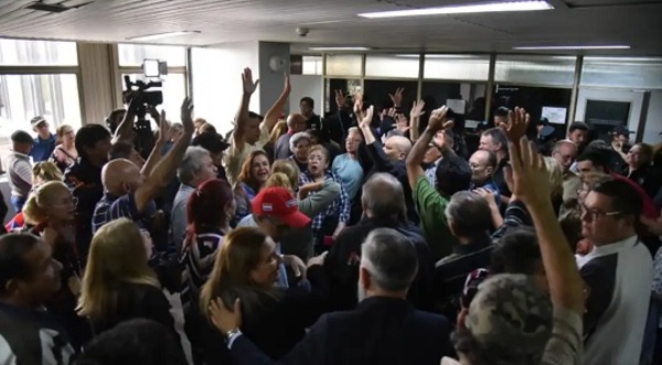 Vocera de jubilados municipales a Luis Bello: “Quiero decirle en su cara lo mentiroso que es”