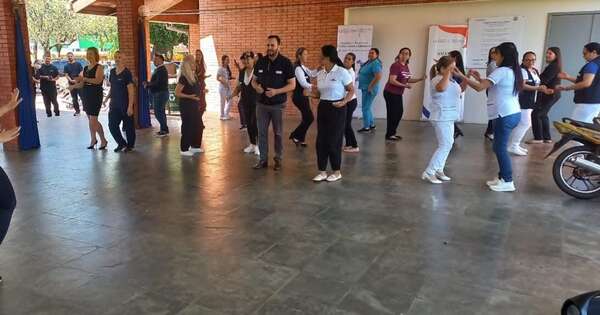 La Nación / Funcionarios de blanco tuvieron un día  de “zumba” en el Hospital Regional