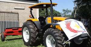 La Nación / MAG alcanza 200 tractores entregados para fortalecimiento de la agricultura familiar