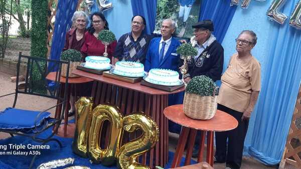 Festejó sus 102 años con sus hermanos de 100, 99 y 87 años