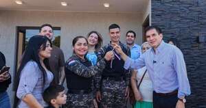 La Nación / Che Róga Porã 2.0: pareja del grupo Lince recibe su casa propia