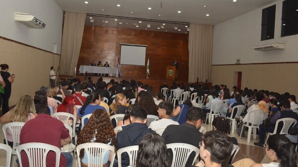 Universitario escracha al senador Silvio Ovelar: “Tienen a sus hijos comiendo de nuestros bolsillos”