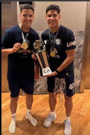 Popular / Con Alex e Iván, la "Lepra Mendocina" gritó campeón ashá