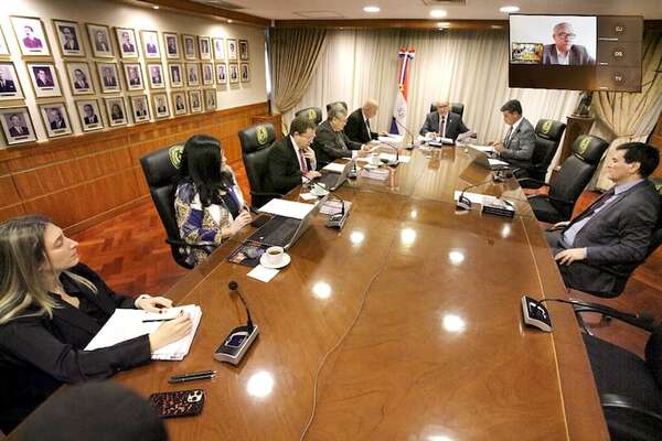 En medio de “jaque” de juicio político, Diputados analizan dar inamovilidad inmediata a ministros de Corte - Política - ABC Color