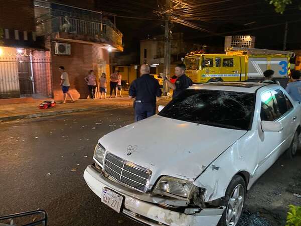 Video: dos mujeres heridas tras violento accidente en barrio Obrero - Policiales - ABC Color