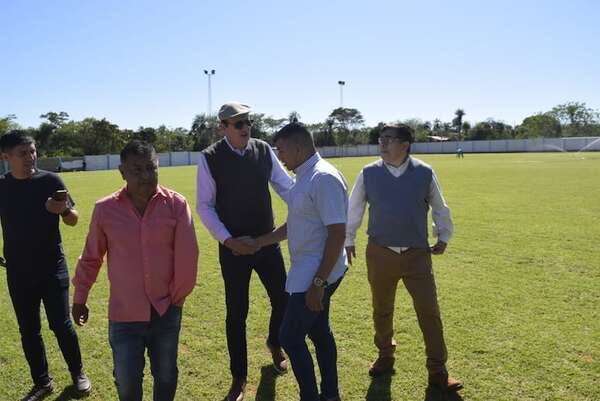 Cartista beneficia a club con recursos municipales de Areguá - Política - ABC Color