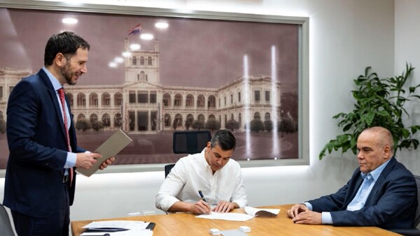 Peña promulga Ley de Academia Legislativa