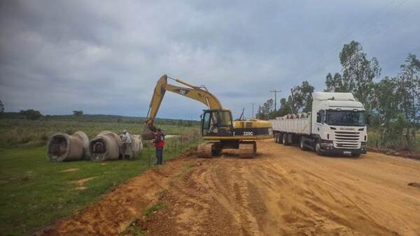 María Antonia forja su futuro con la construcción de su primera ruta asfaltada