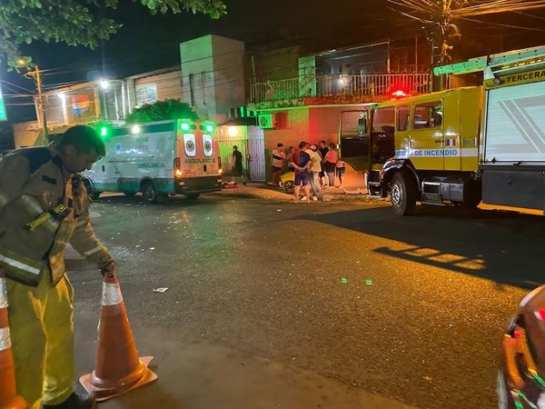 Dos motociclistas resultan heridas tras chocar contra un automóvil en barrio Obrero