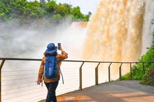 Alto Paraná: solo 5% de los 5 millones de visitantes de Foz do Iguaçu cruzan a CDE - Negocios - ABC Color