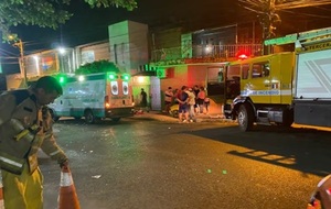 Choque en Barrio Obrero deja dos jóvenes heridas