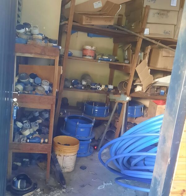 Roban más de 300 medidores de agua del depósito de ESSAP en Concepción - Concepción al Día