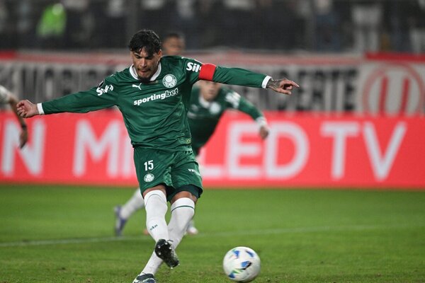 Con Gómez y Sosa en cancha, Palmeiras castiga al Santos y es único líder en Brasil