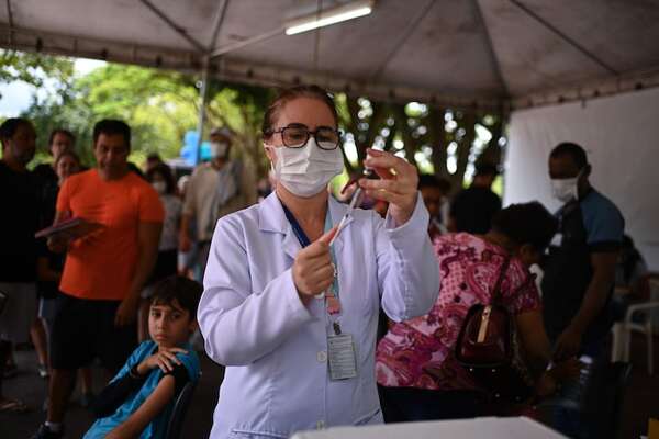Llegan a Paraguay las primeras 70.200 dosis de la vacuna contra el dengue para niños - Mundo - ABC Color