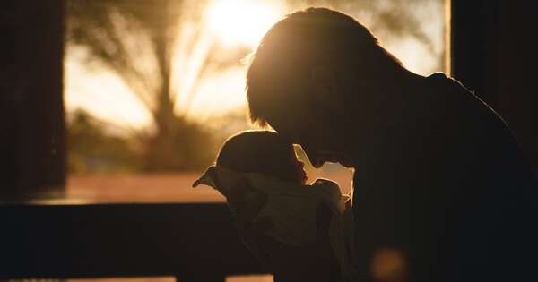 Diario HOY | Ampliar licencia por paternidad: “No todo lo que brilla es oro”