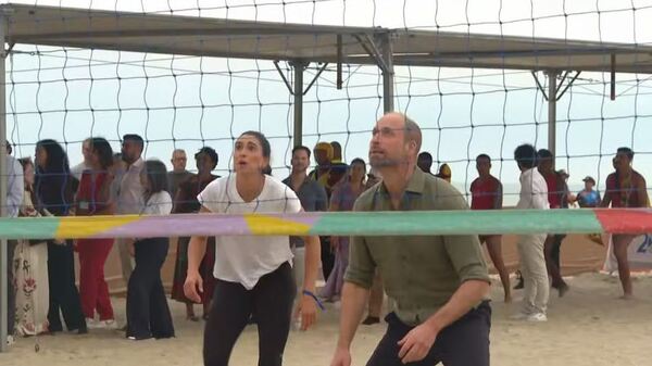Príncipe Guillermo sorprende en Río de Janeiro con sus dotes de voleibolista